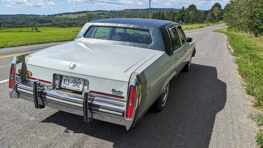 Cadillac-Brougham-1988-7