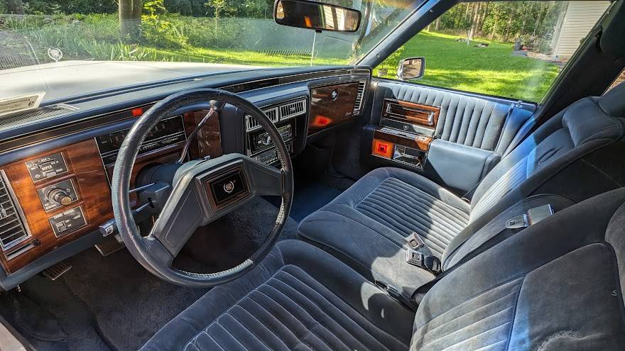 Cadillac-Brougham-1988-9