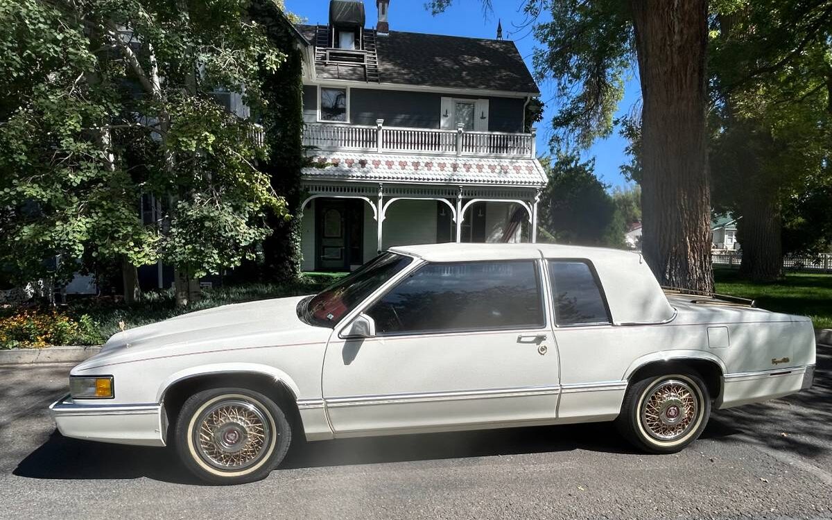 Cadillac-Coupe-de-ville-1990