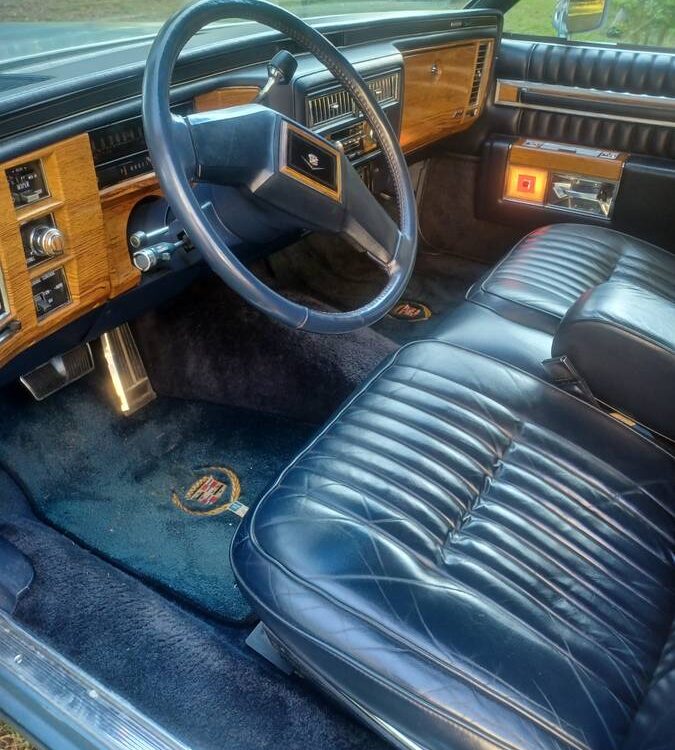 Cadillac-Deville-diesel-1981-7