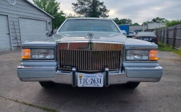 Cadillac-Fleetwood-brougham-1990-3