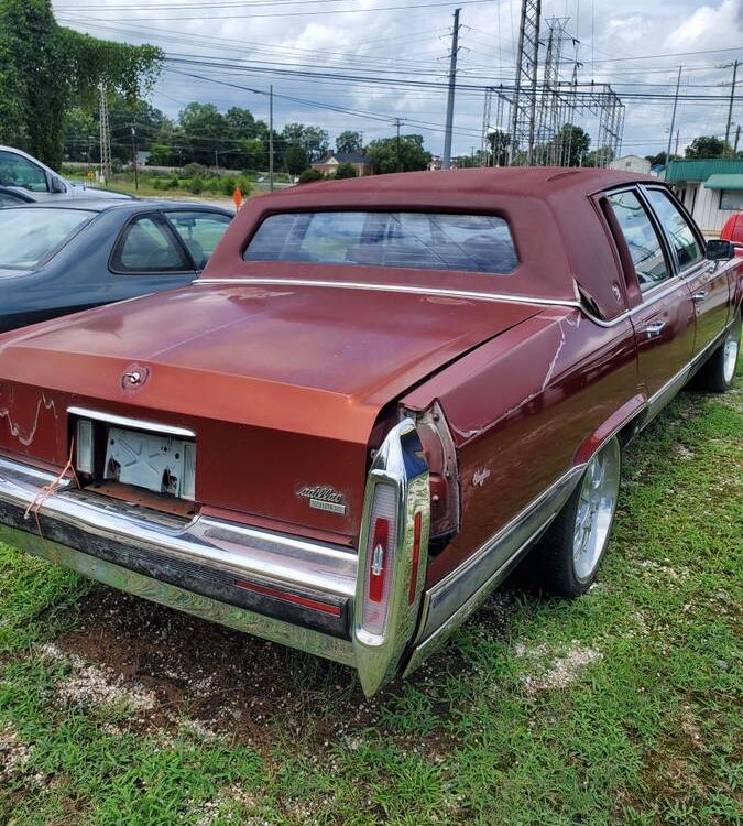 Cadillac-Fleetwood-brougham-1992-3