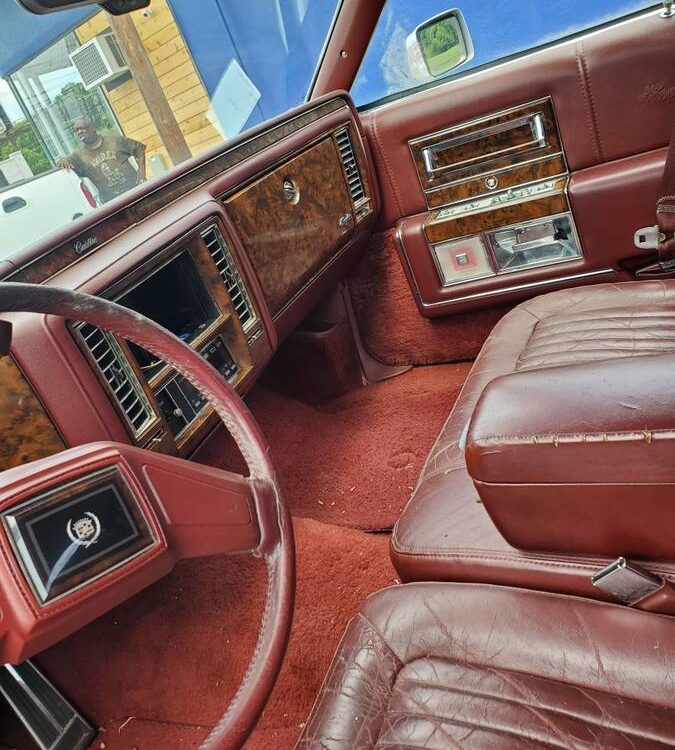 Cadillac-Fleetwood-brougham-1992-7