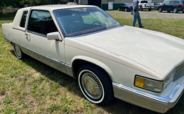 Cadillac-Fleetwood-coupe-1989-1