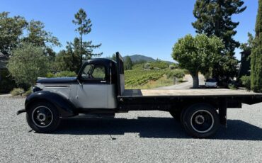 Chevrolet-1.5-ton-dually-stake-bed-truck-3.-1939-1