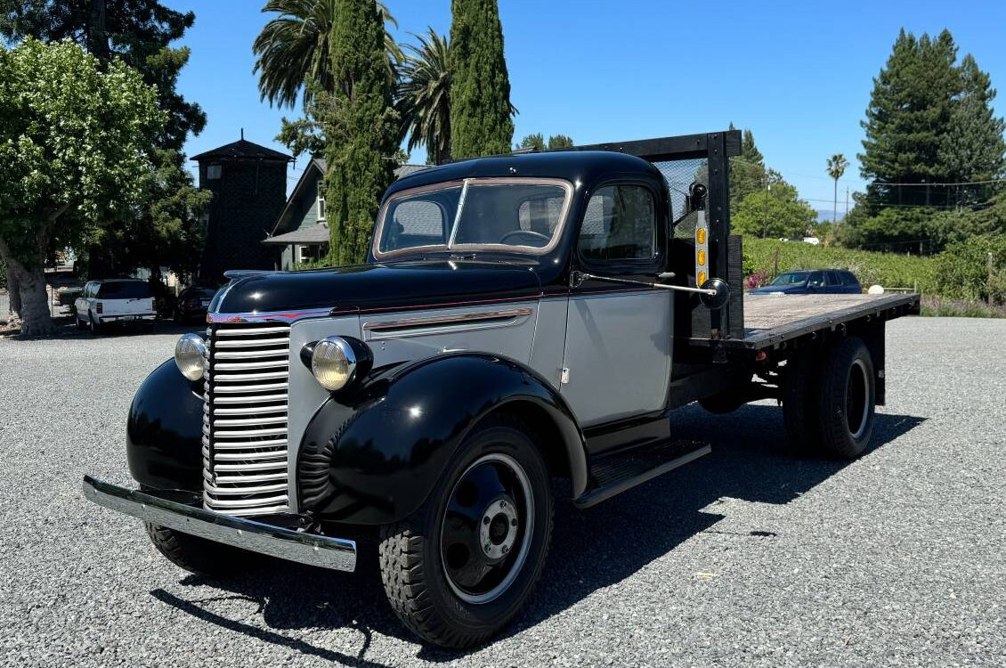 Chevrolet-1.5-ton-dually-stake-bed-truck-3.-1939