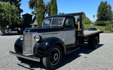 Chevrolet-1.5-ton-dually-stake-bed-truck-3.-1939