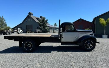 Chevrolet-1.5-ton-dually-stake-bed-truck-3.-1939-5