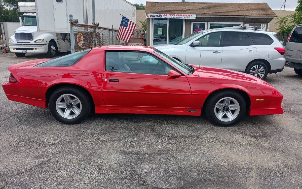 Chevrolet-Camaro-rs-1989-10