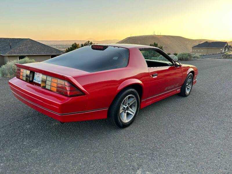 Chevrolet-Camaro-z28-1986-11