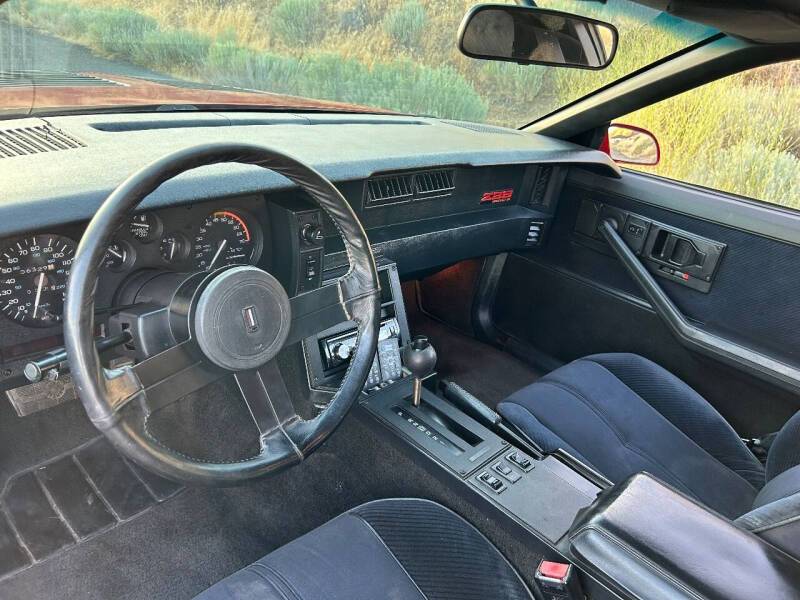 Chevrolet-Camaro-z28-1986-12