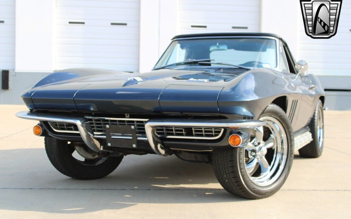 Chevrolet-Corvette-1966-3