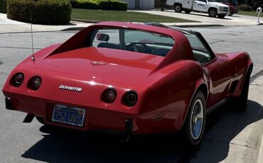 Chevrolet-Corvette-1977-1