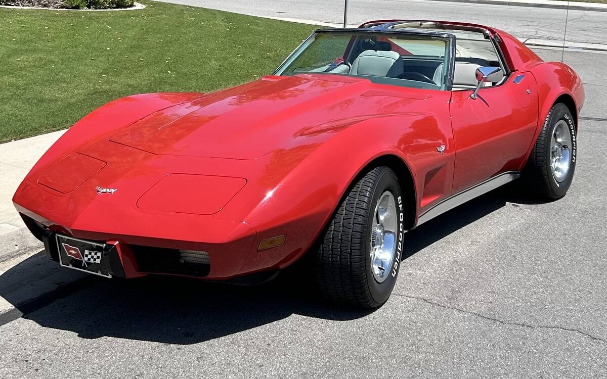 Chevrolet-Corvette-1977-2