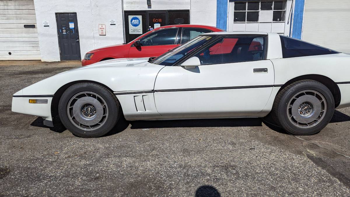 Chevrolet-Corvette-1985-1