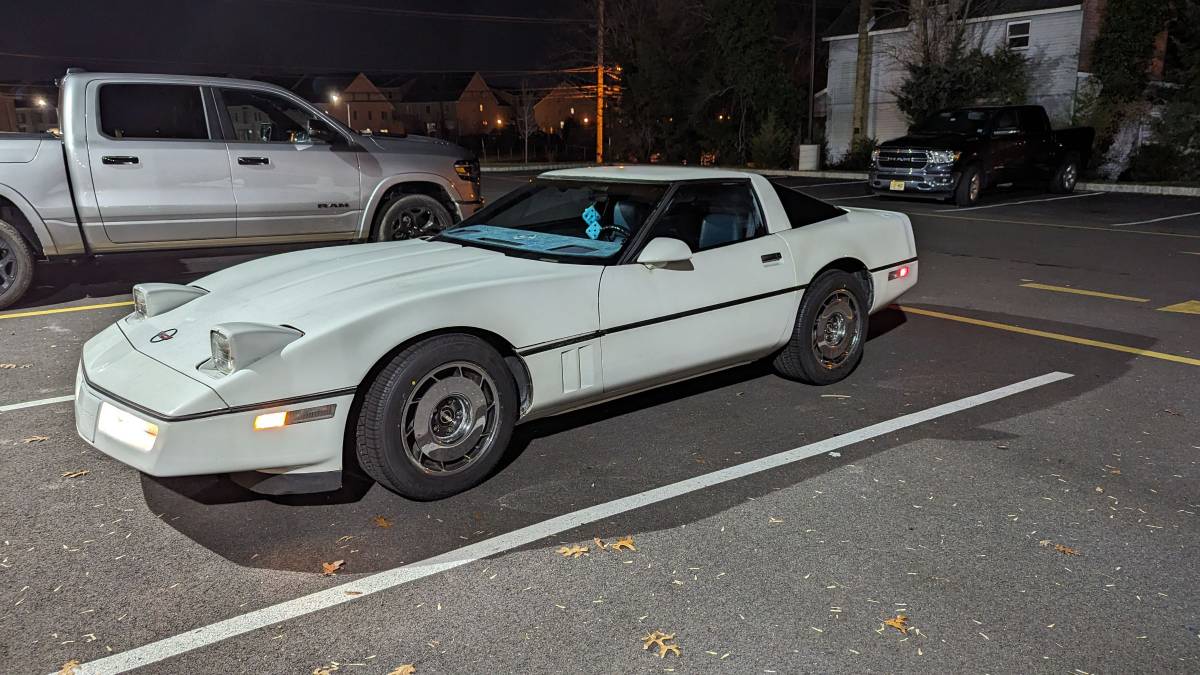 Chevrolet-Corvette-1985-19