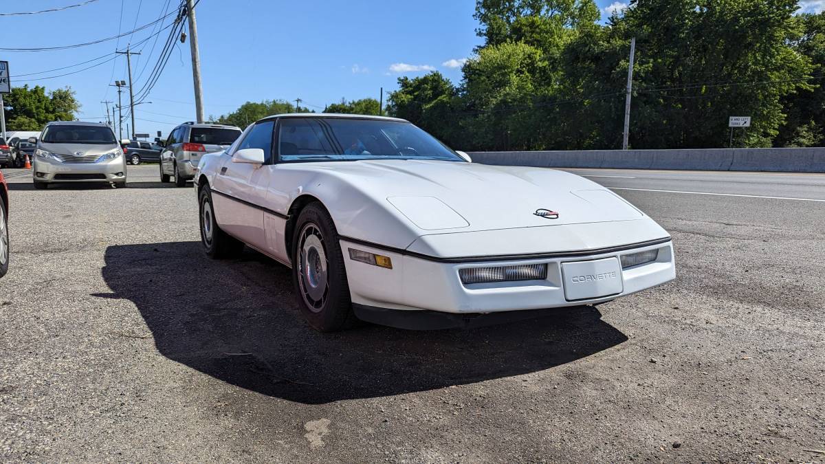 Chevrolet-Corvette-1985-2