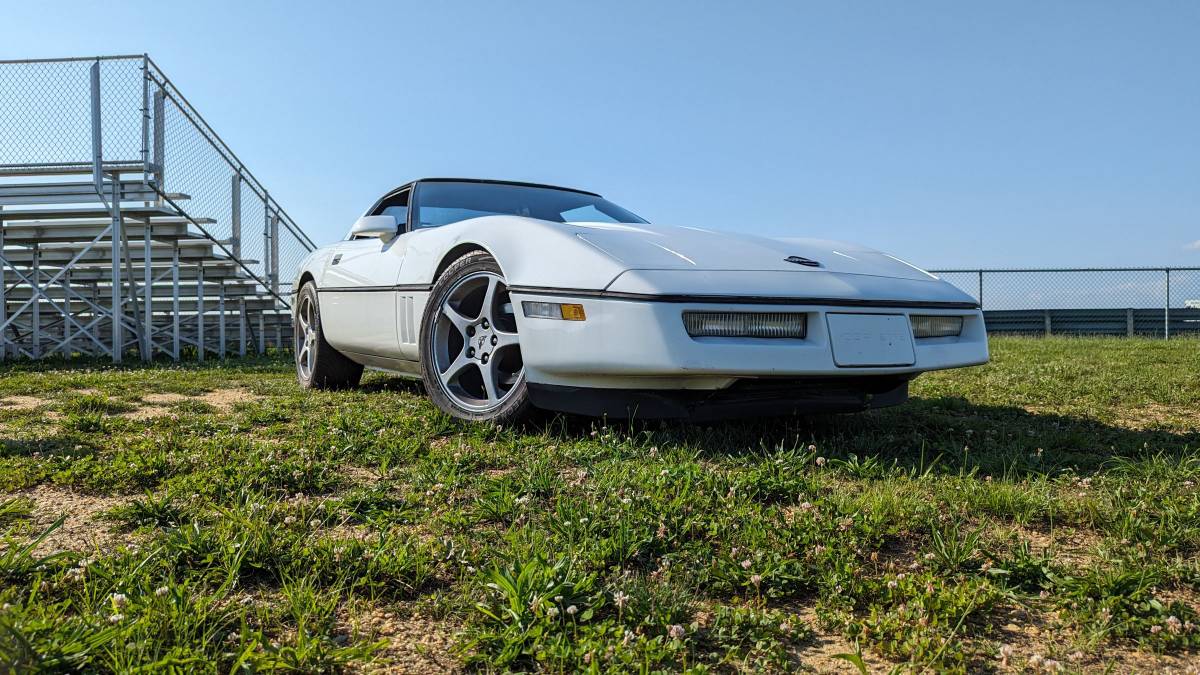 Chevrolet-Corvette-1985-21