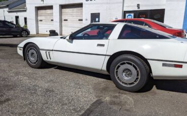 Chevrolet-Corvette-1985-22