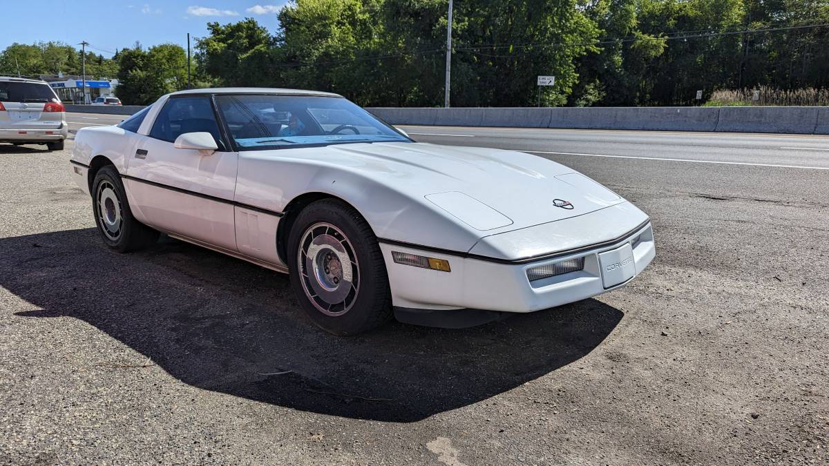 Chevrolet-Corvette-1985-3