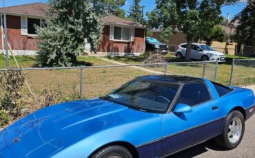 Chevrolet-Corvette-1985-4