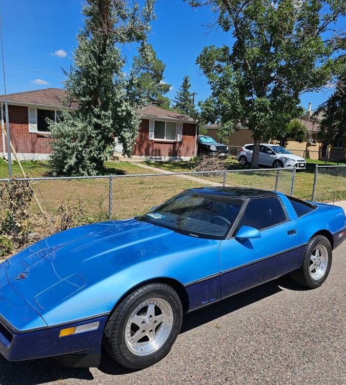 Chevrolet-Corvette-1985-4