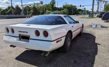 Chevrolet-Corvette-1985-5