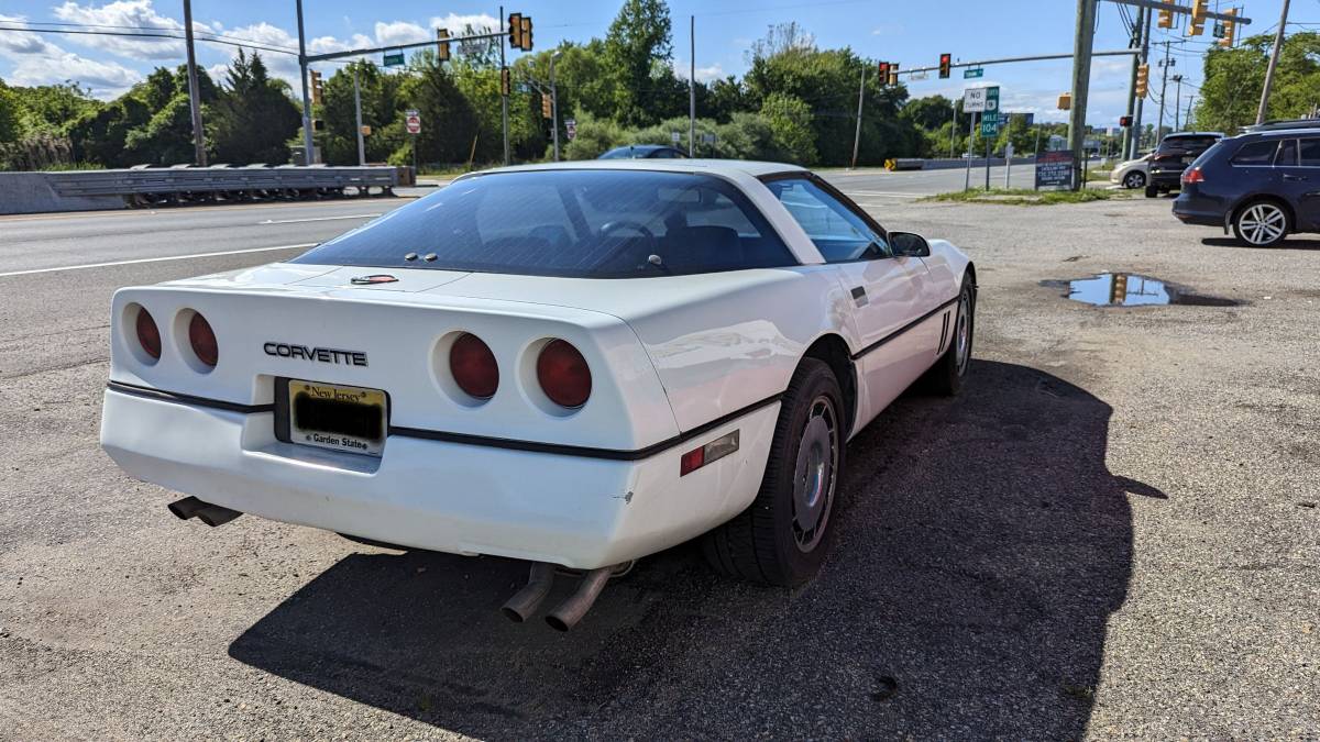 Chevrolet-Corvette-1985-5