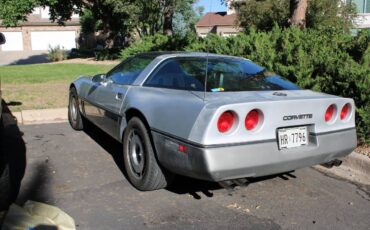 Chevrolet-Corvette-1985-5