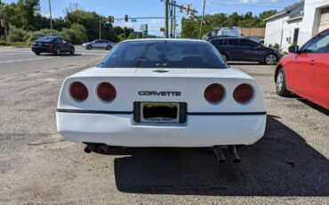 Chevrolet-Corvette-1985-6