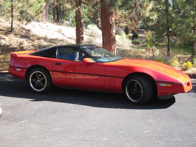 Chevrolet-Corvette-1985-7