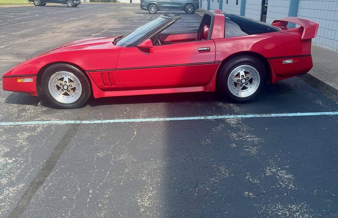 Chevrolet-Corvette-1986-3