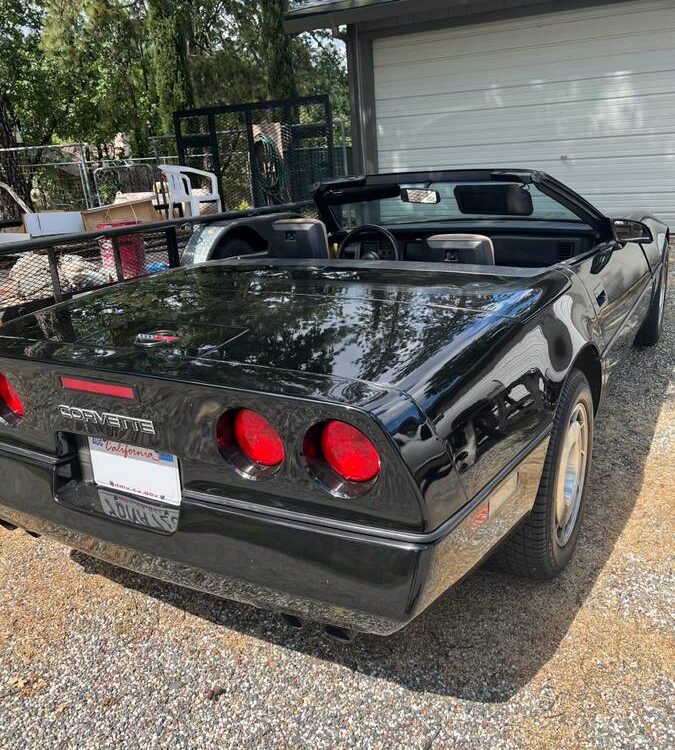 Chevrolet-Corvette-1986-4