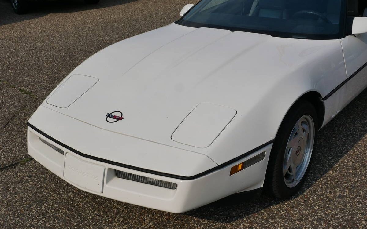 Chevrolet-Corvette-1988-10