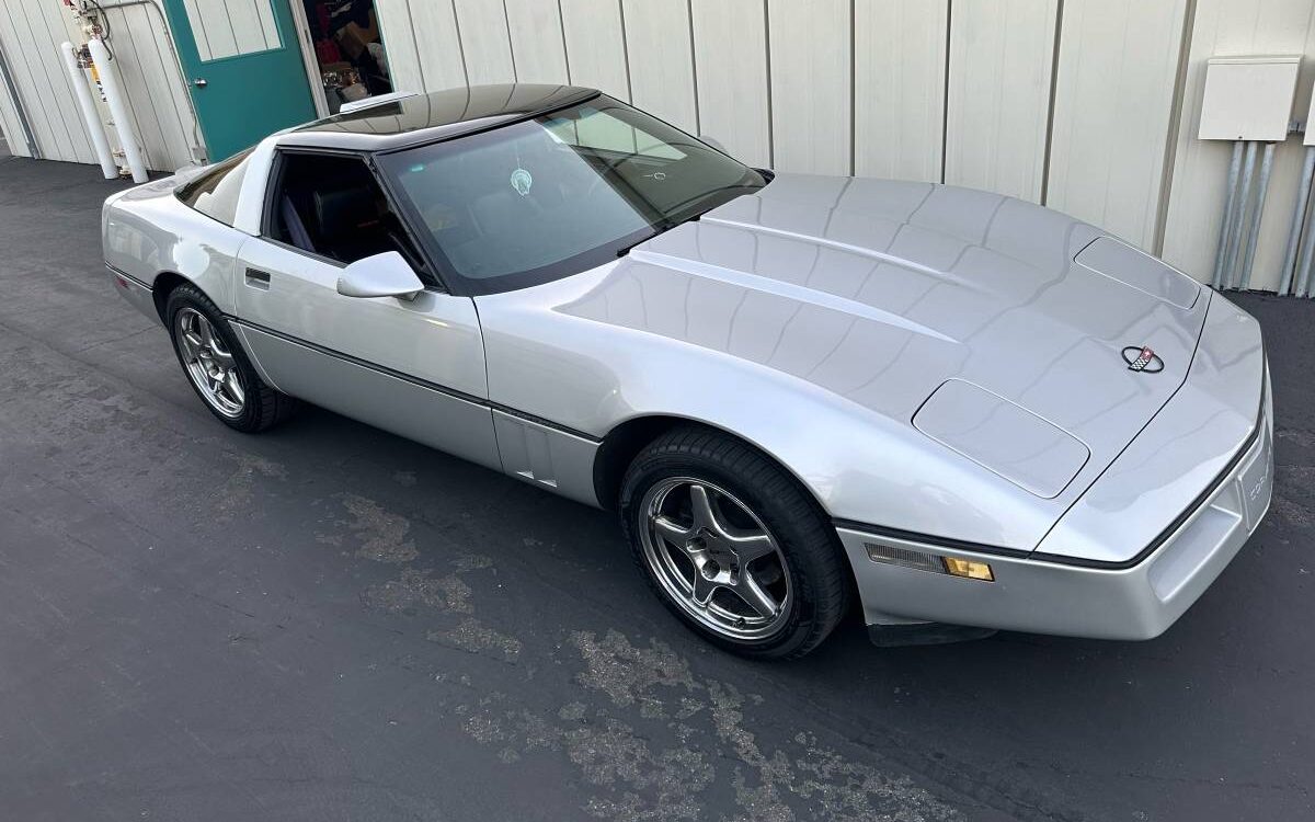 Chevrolet-Corvette-1988-10