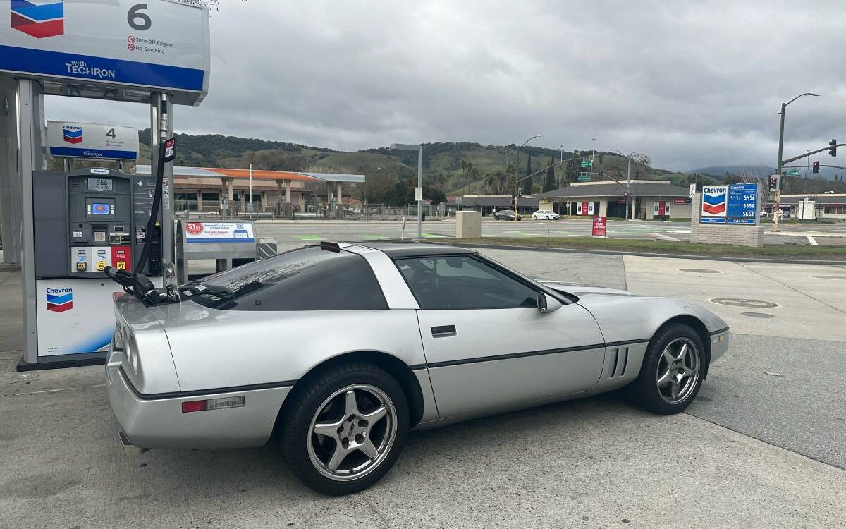 Chevrolet-Corvette-1988-11