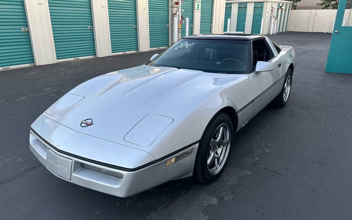 Chevrolet-Corvette-1988-12