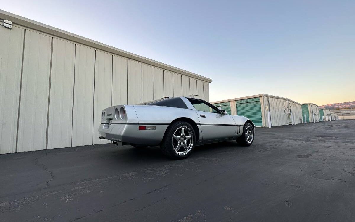 Chevrolet-Corvette-1988-13