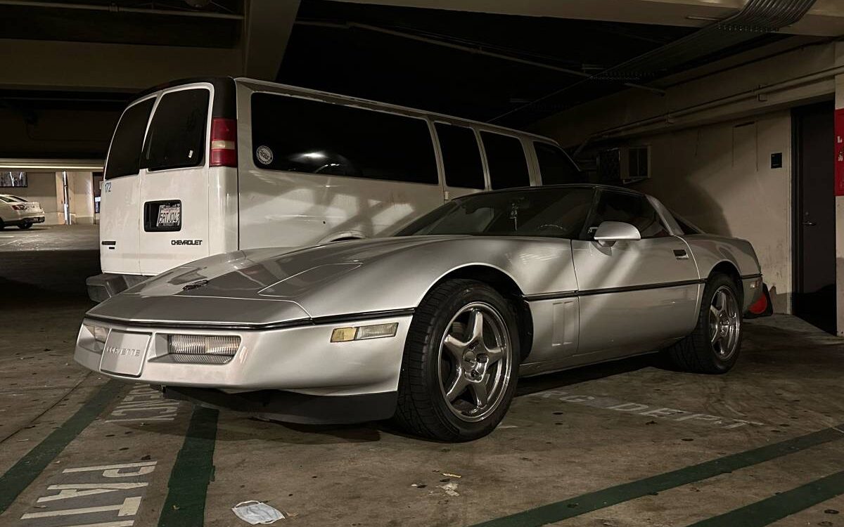 Chevrolet-Corvette-1988-14