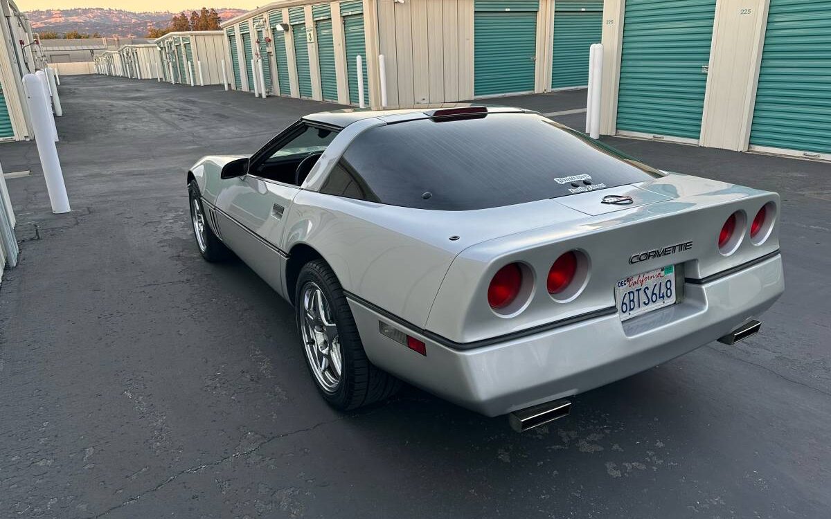 Chevrolet-Corvette-1988-18