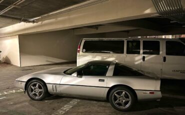 Chevrolet-Corvette-1988-23