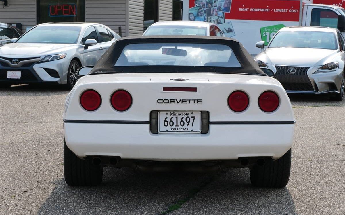 Chevrolet-Corvette-1988-3