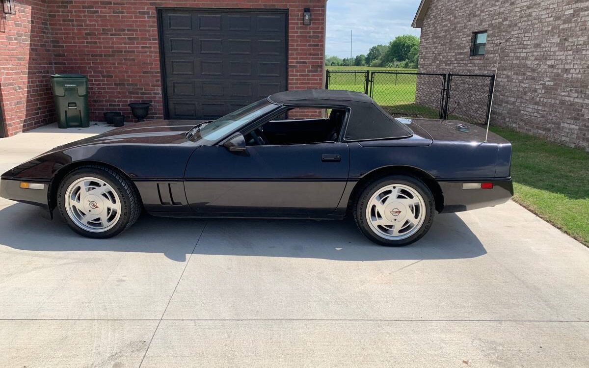 Chevrolet-Corvette-1988