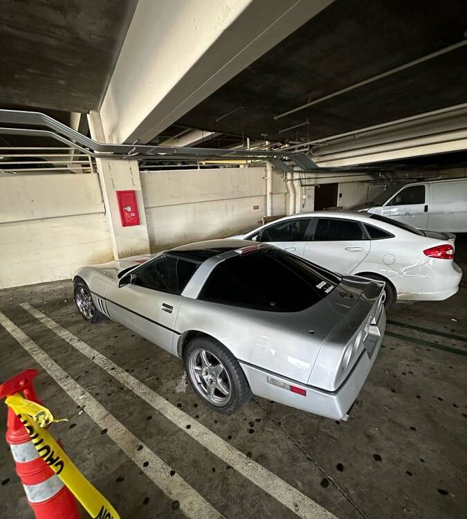 Chevrolet-Corvette-1988