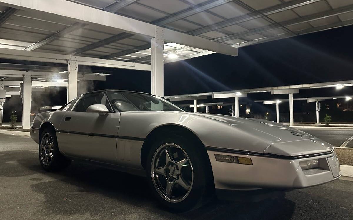 Chevrolet-Corvette-1988-9