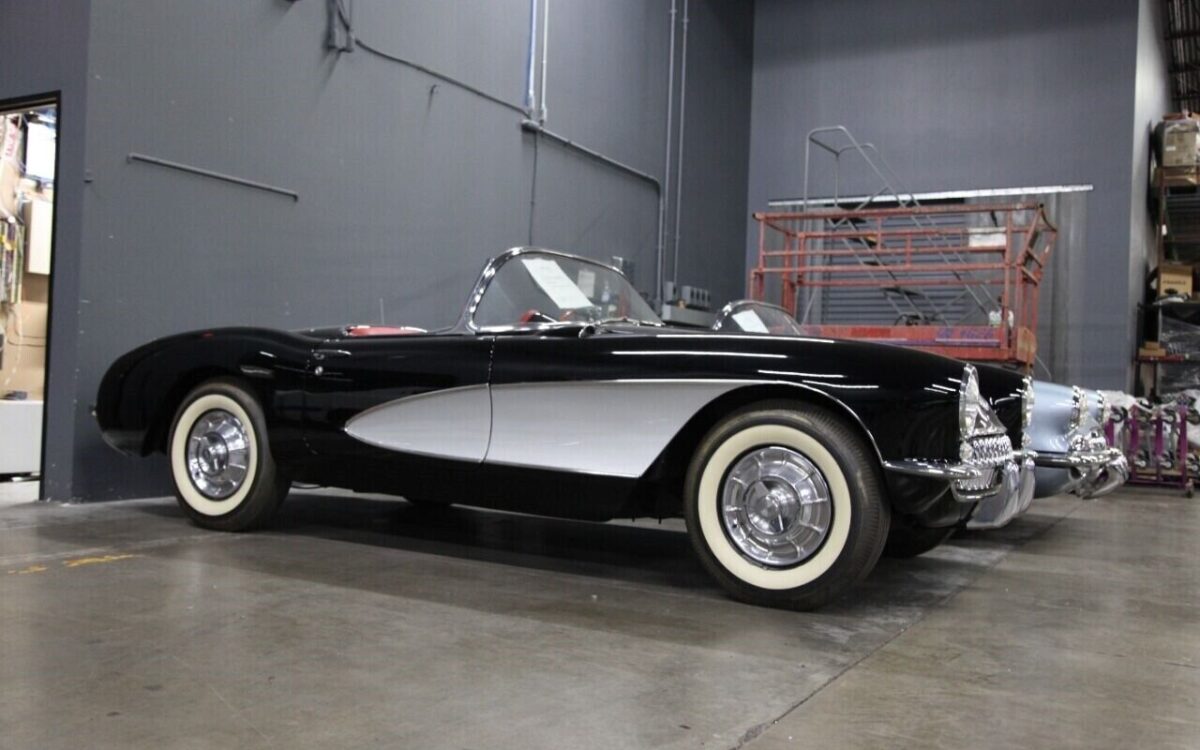 Chevrolet-Corvette-Cabriolet-1957-3