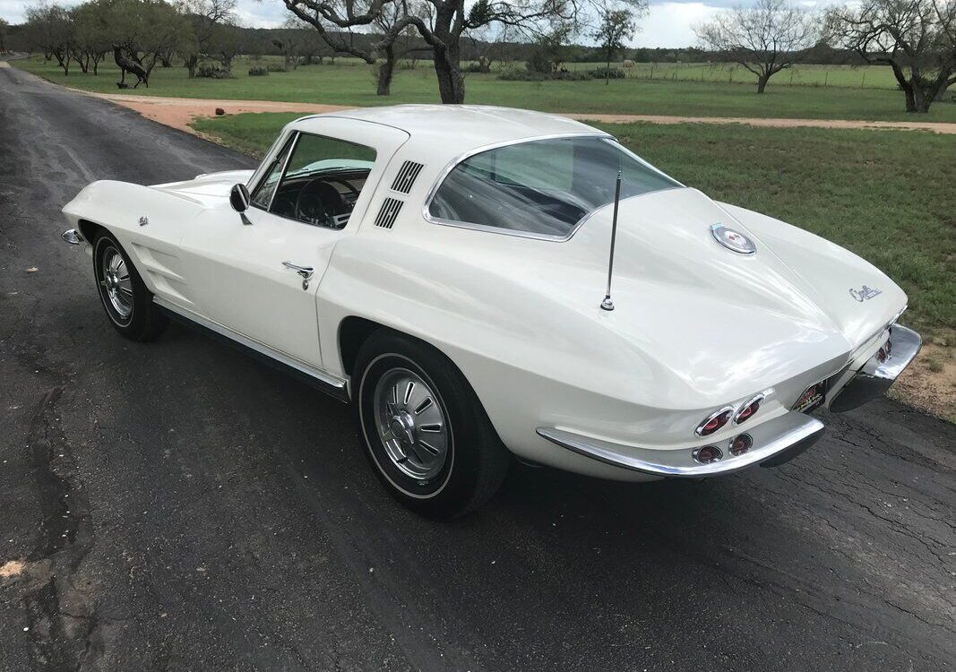 Chevrolet-Corvette-Coupe-1964-2