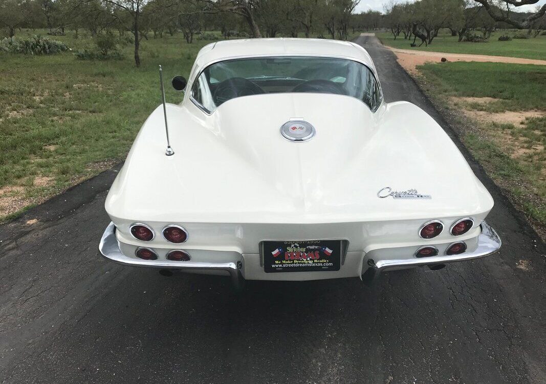 Chevrolet-Corvette-Coupe-1964-3