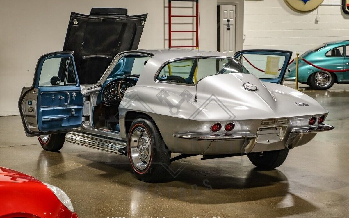 Chevrolet-Corvette-Coupe-1967-2