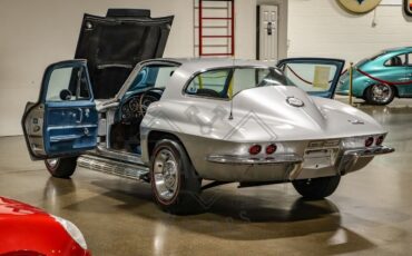 Chevrolet-Corvette-Coupe-1967-2